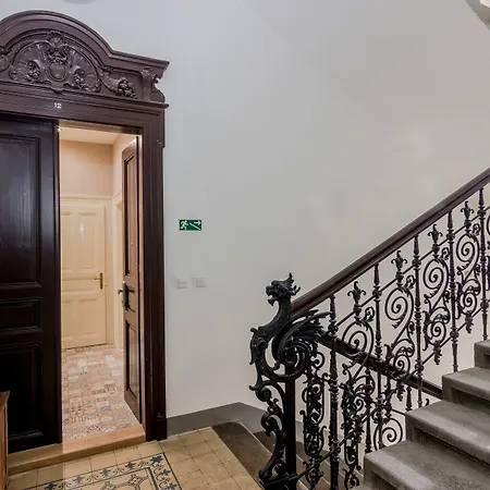 Centre By Michal&friends Daire *